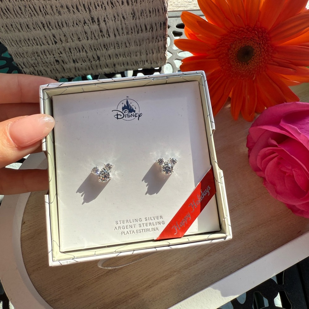 Disney Minnie Earrings 🤍